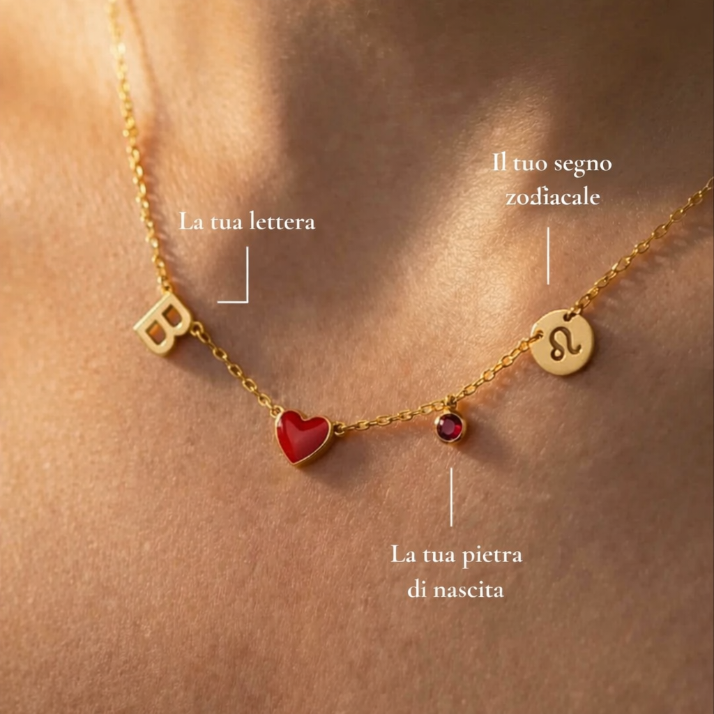 Collar personalizado con iniciales grabadas y un corazón